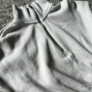 Nike Women’s beige cropped quarter zip sweatshirt